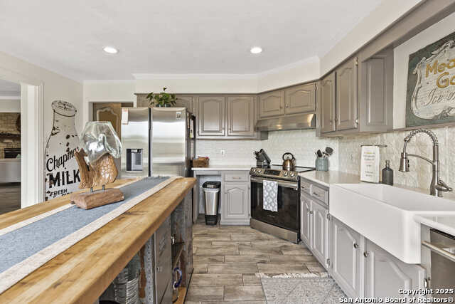 636 Oakland Hills Property Photo 7