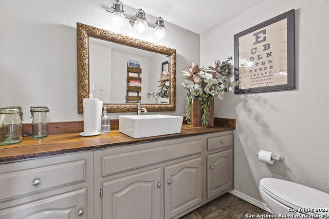 636 Oakland Hills Property Photo 9