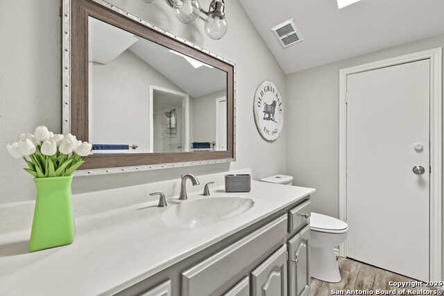 636 Oakland Hills Property Photo 25
