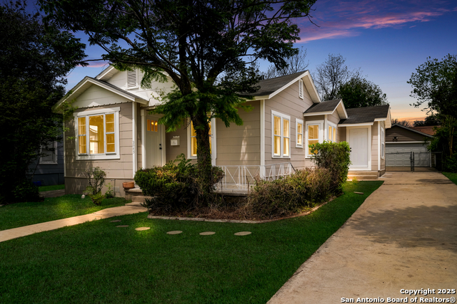 2043 W Woodlawn Ave Property Photo 1