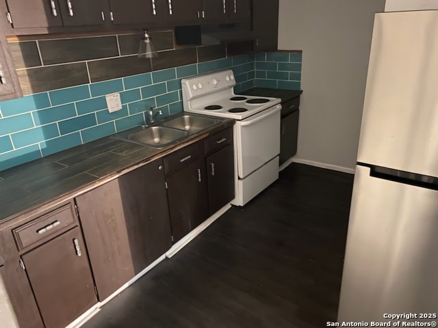 719 San Antonio Property Photo 3