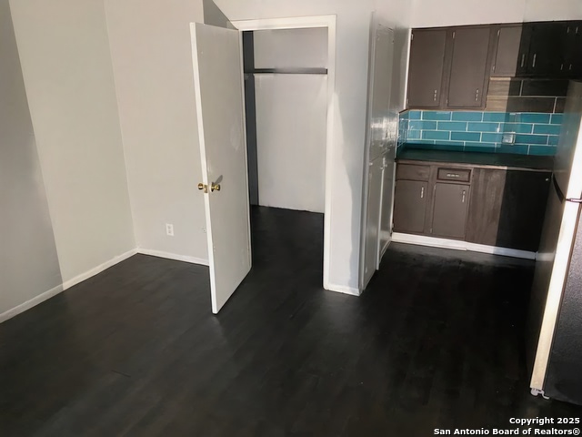 719 San Antonio Property Photo 6