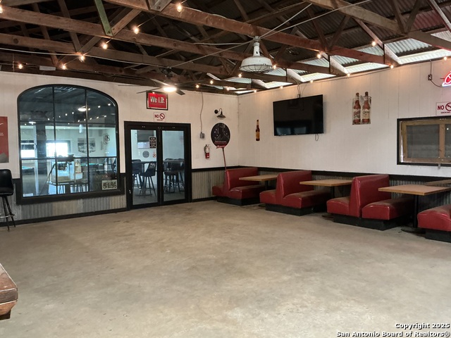 103 W 3rd Street Property Photo 4