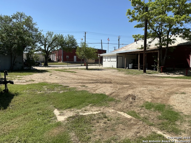 103 W 3rd Street Property Photo 14