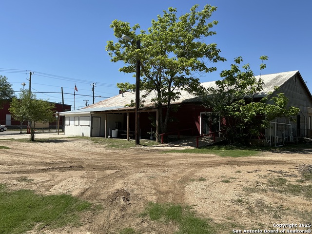 103 W 3rd Street Property Photo 17