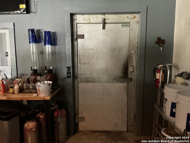 103 W 3rd Street Property Photo 18