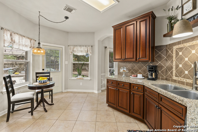4 Andover Creek Drive Property Photo 8