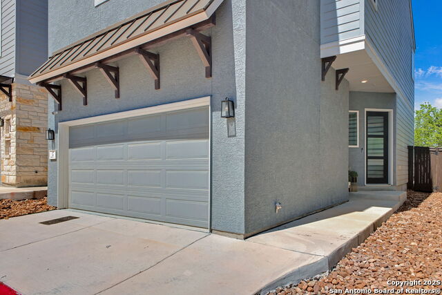 5843 Whitby Rd Property Photo 5