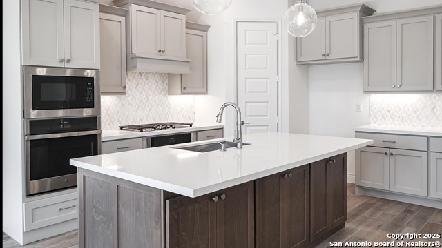 1913 Luna Street Property Photo 10