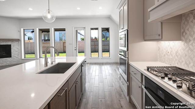 1913 Luna Street Property Photo 11