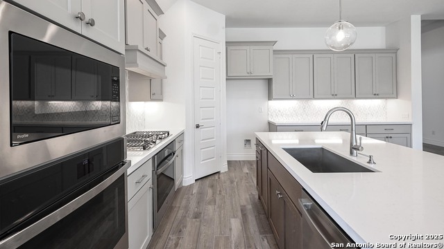 1913 Luna Street Property Photo 12