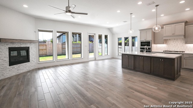 1913 Luna Street Property Photo 13