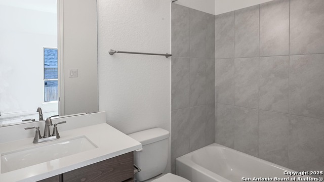 1913 Luna Street Property Photo 18