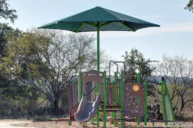 1913 Luna Street Property Photo 32