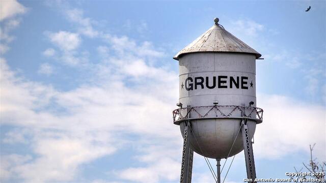 1913 Luna Street Property Photo 36