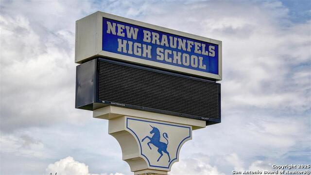 1913 Luna Street Property Photo 40