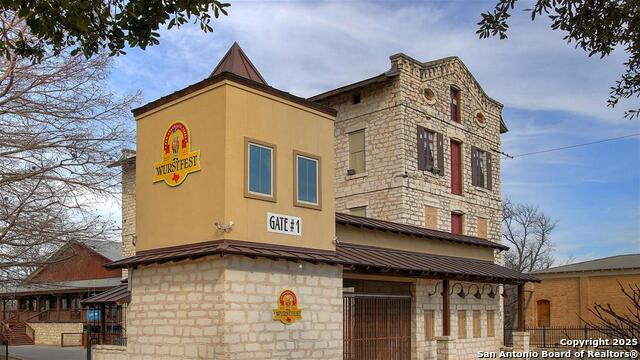 1913 Luna Street Property Photo 41