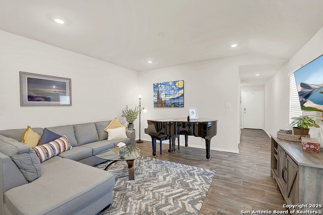 256 Middle Green Loop Property Photo 8