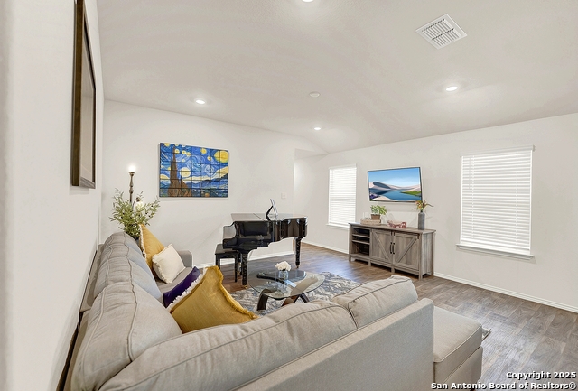 256 Middle Green Loop Property Photo 9