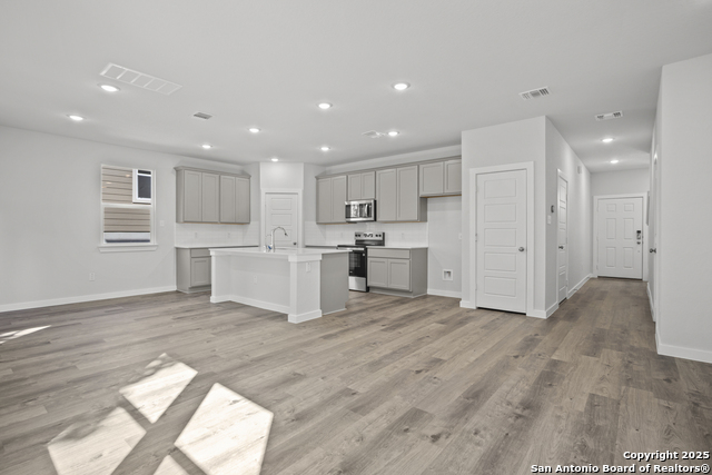 9010 Wildwood Pass Property Photo 3