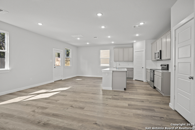 9010 Wildwood Pass Property Photo 4