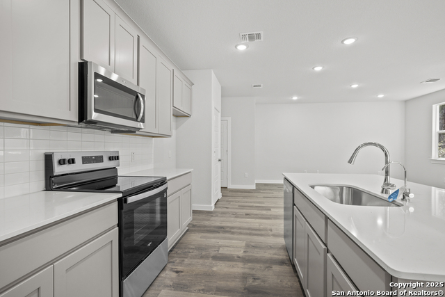 9010 Wildwood Pass Property Photo 7