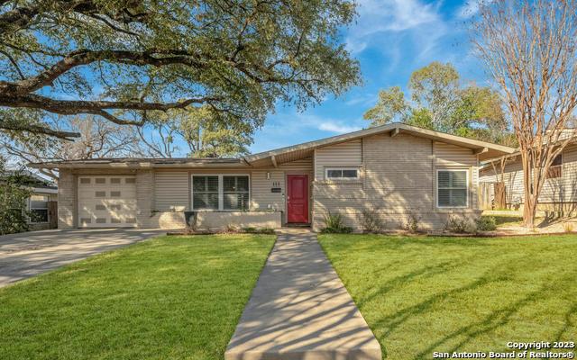 111 Waxwood Ln Property Photo