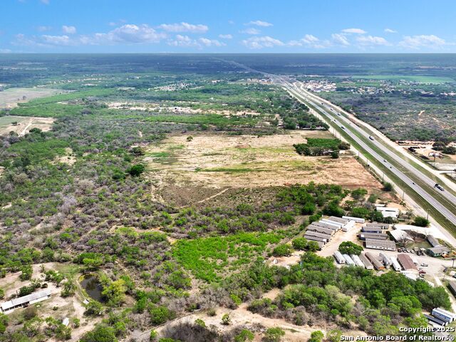 17171 Interstate 35 Property Photo 18