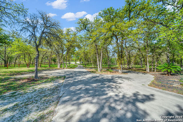 202 Oak Bend Property Photo 4