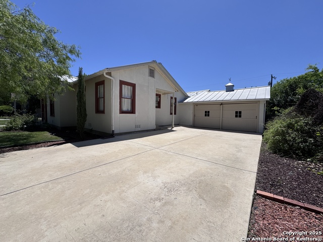 128 E Elmview Property Photo 2