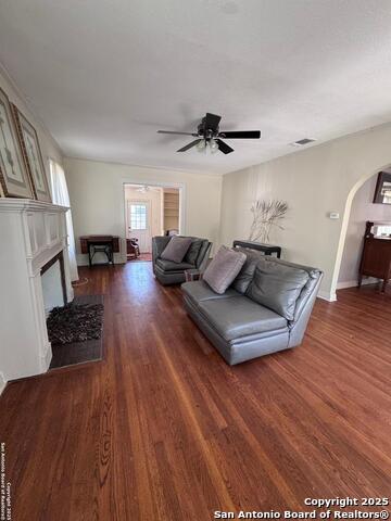 128 E Elmview Property Photo 3