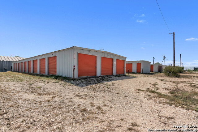 707-713 W Louise Street Property Photo 13