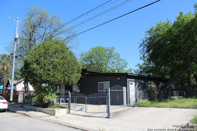 203 Forrest Ave Property Photo