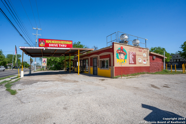 2802 E Houston Property Photo 4