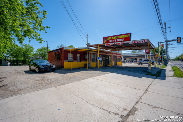 2802 E Houston Property Photo 5