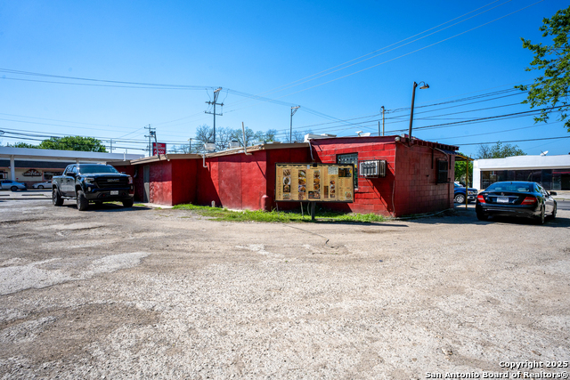 2802 E Houston Property Photo 8