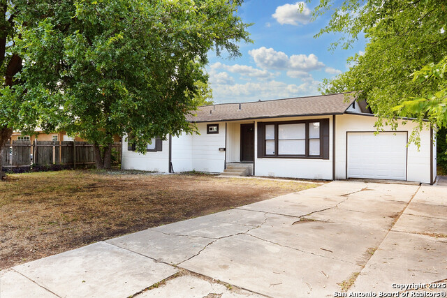 610 Sutton Dr Property Photo