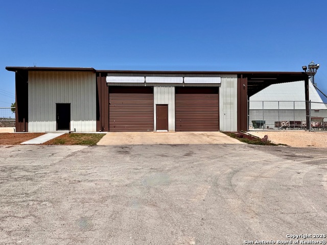 1501 Lillian Property Photo 3