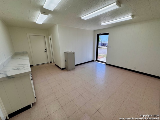 1501 Lillian Property Photo 6