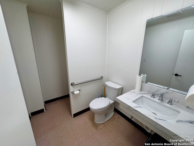 1501 Lillian Property Photo 7