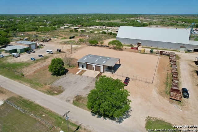 1501 Lillian Property Photo 22