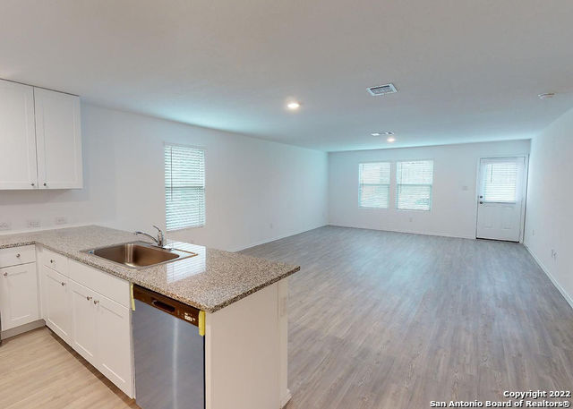 10423 Beachball Bend Property Photo 2