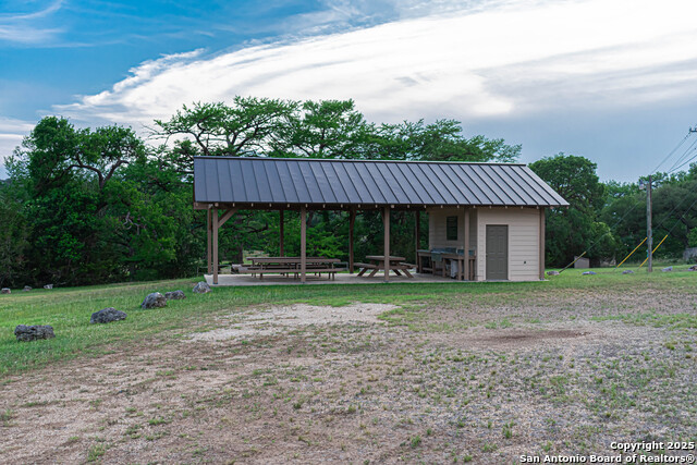 320 Overland Trail W Property Photo 5