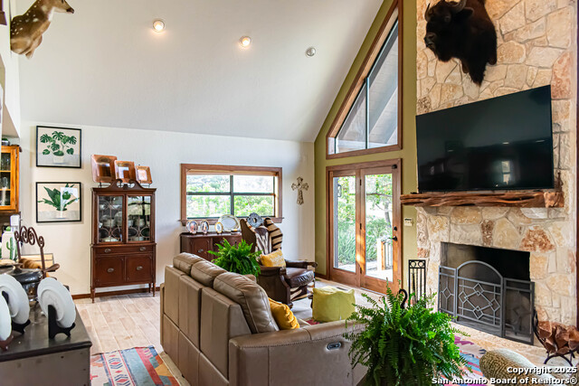 320 Overland Trail W Property Photo 8