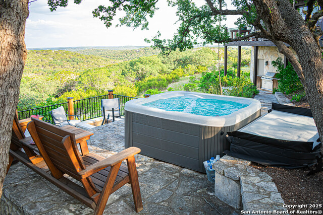 320 Overland Trail W Property Photo 12