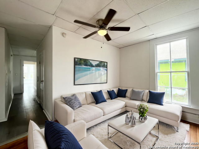 827 Steves Ave Property Photo 2