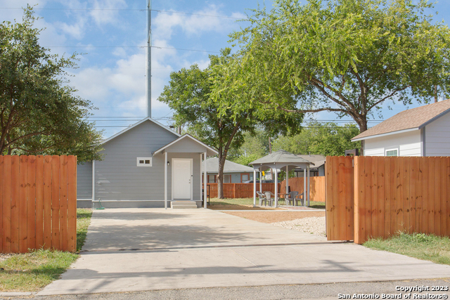 1531 Burnet Property Photo