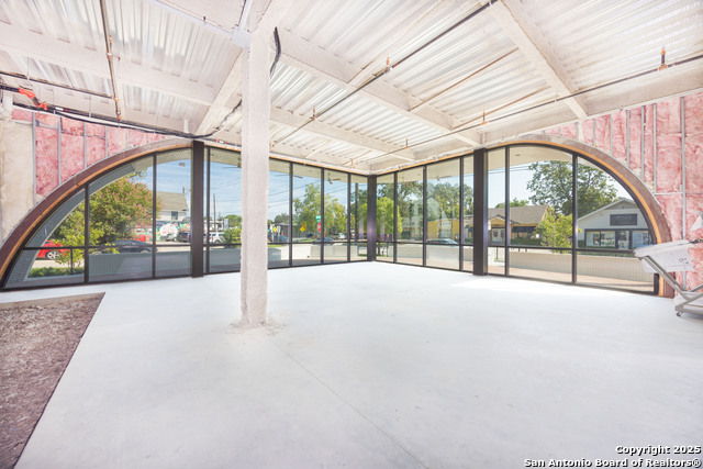 1023 Studewood Property Photo 3