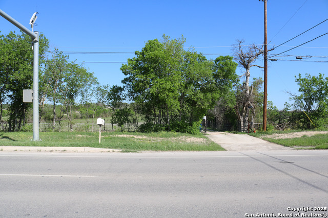 17245 Nacogdoches Rd Property Photo 4