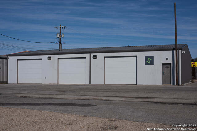 110 Eds Way Property Photo 1